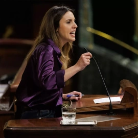 La ministra de Igualdad, Irene Montero, interviene durante una sesión plenaria, en el Congreso de los Diputados,