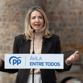La senadora Alicia García interviene durante un acto en la plaza de Santa Teresa, a 6 de marzo de 2023, en Ávila.