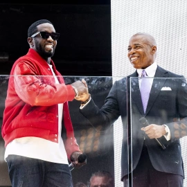 El rapero estadounidense Sean Combs (Diddy) y el alcalde de la ciudad de Nueva York, Eric Adams, en una foto de archivo.