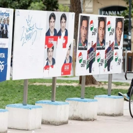 Carteles electorales en Donostia