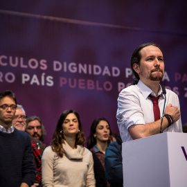 El líder de Podemos, Pablo Iglesias, en el escenario tras la proclamación de los resultados de las votaciones de la Asamblea Ciudadana Estatal de Vistalegre II. JAIRO VARGAS