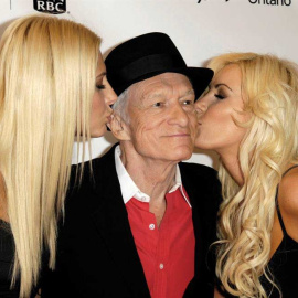 Fotografía de archivo fechada el 12 de septiembre de 2009 que muestra a Hugh Hefner en la 34ª edición del Festival Internacional de Cine de Toronto, en Toronto (Canadá).| EFE