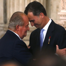 Juan Carlos I y Felipe VI. REUTERS
