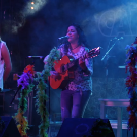 Rozalén, María Ruiz y Cristina Indira en el escenario