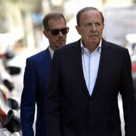 José María Rodríguez, expresidente del PP balear, llegando a los juzgados de Palma, escoltado, para declarar sobre la mafia de la Policía Local. / EFE