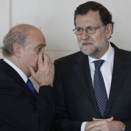 El expresidente del Gobierno Mariano Rajoy y el exministro del Interior Jorge Fernández Díaz en una imagen de archivo. EFE