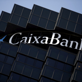 El logo de Caixabank, en su sede en Barcelona. REUTERS/Albert Gea