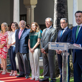 Juanma Moreno y su Gobierno durante el acto de homenaje a Blas Infante en el Parlamento de Andalucía. Europa Press