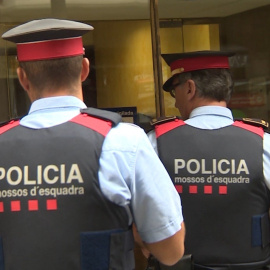 Imagen de archivo de dos agentes de los Mossos d'Esquadra | EP