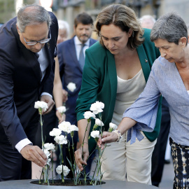 La alcaldesa de Barcelona, Ada Colau, acompañada por el presidente de la Generalitat, Quim Torra y de la delegada del Gobierno en Cataluña, Teresa Cunillera | EFE
