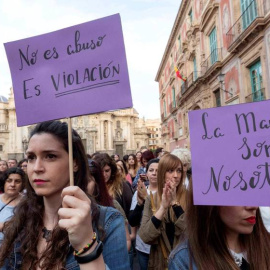 Manifestantes reclaman que la condena a La Manada se base en violación sexual y no en abuso. | EFE