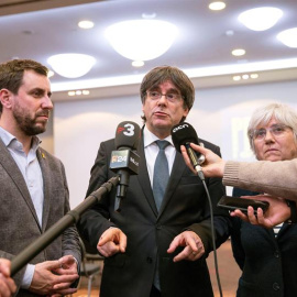 17/05/2019.- El expresidente catalán Carles Puigdemont atiende a los medios tras participar en un mitin de apoyo a su candidatura a las elecciones europeas que tuvo lugar ayer, jueves 16 de mayo, en Berlín. EFE/Omer Messinger  Crédito: EFE