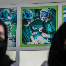 Estudiantes afganas de Medicina, en Kabul.