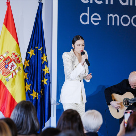  La cantante Blanca Paloma actúa durante el acto de conmemoración del 46º aniversario de la Constitución Española organizado por la Delegación del Gobierno en Madrid. -Carlos Luján / Europa Press