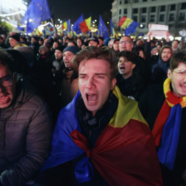Manifestación proeuropea en Bucarest tras la primera vuelta de las elecciones presidenciales, a 5 de diciembre de 2024.