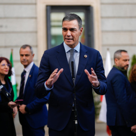 El presidente del Gobierno Pedro Sánchez se dirige a medios de comunicación a su llegada al Congreso de los Diputados con motivo de la celebración del Día de la Constitución