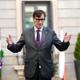 El president de la Generalitat de Catalunya, Salvador Illa, atén els mitjans a la seva arribada al Congrés dels Diputats amb motiu de la celebració del Dia de la Constitució