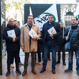 Los representantes del CSIF, Mario Gutiérrez, Francisco Lamas y Jorge Vila, ofrecen declaraciones a los medios, a 9 de diciembre de 2024.
