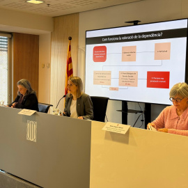 Un moment de la roda de premsa, amb la consellera de Drets Socials i Inclusió, Mònica Martínez Bravo, enmig