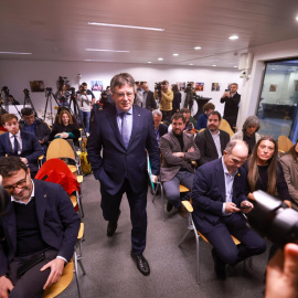El presidente de Junts per Catalunya, Carles Puigdemont, ofrece una rueda de prensa tras una reunión de la junta directiva del partido en Bruselas, (Bélgica)
