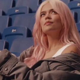 Karol G, en las gradas del Bernabéu. Foto: Twitter