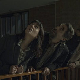 Una escena de la serie 'El otro lado' con los protagonistas Eva Ugarte, Andreu Buenafuente y Berto Romero. Foto: Movistar Plus+