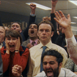 Un fotograma de la serie 'Power Play', en el que Gro Harlem Brundtland (interpretada por Kathrine Thorborg Johansen) gana las elecciones por el Partido Laborista noruego.