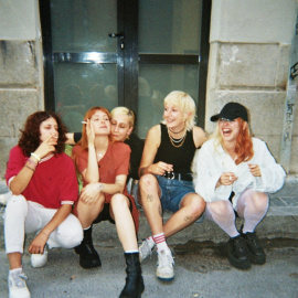 Alba Reche y Ginebras colaboran en 'Santos Inocentes'. Foto: universal Music