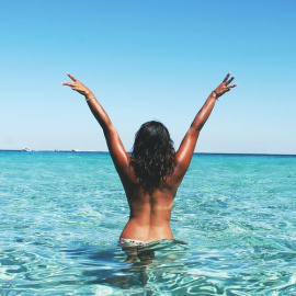 El topless es muy común en España,  pero todavía sigue habiendo reserva en ciertas zonas donde está mal visto practicarlo. (Fuente: Pixabay)