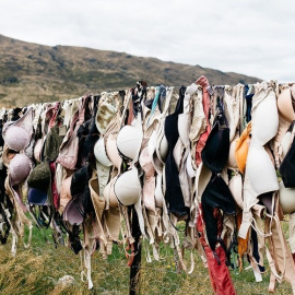 Muchas mujeres han decidido dejar atrás los sujetadores. (Fuente: Pixabay)