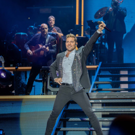 David Bisbal, durante el concierto en Almería con el que el artista conmemoró su 20 aniversario en la música. Foto: Movistar Plus+