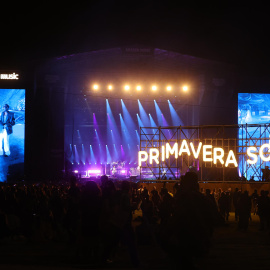 Los integrantes de la banda italiana Maneskin durante su actuación hoy sábado en el festival Primavera Sound que se celebra en la localidad madrileña de Arganda del Rey. EFE / Kiko Huesca.