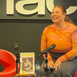 Mara Jiménez durante la presentación de su libro 'Más yo que nunca' en el Fnac de Callao. Foto: Twitter @Fnac_ESP.