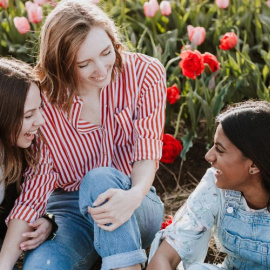 El lenguaje de los jóvenes es un reflejo de su generación. (Priscilla Du Preez / Unsplash)