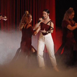 La cantante Blanca Paloma durante su actuación en la final del BenidormFest 2023 que se celebra este sábado en la localidad alicantina. EFE/Morell