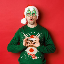 El jersey con motivos navideños es un clásico de esta época del año. Fuente: benzoix / Freepik.