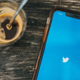 Elon Musk ha incorporado cambios en el funcionamiento de Twitter. Fuente: Nathan Dumlao en Unsplash.