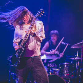 Anxela y Violeta, componentes de Bala, en un concierto en Santiago de Compostela el 21 de octubre de 2022 (Fuente: Mattias Saraibe)