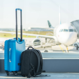 Aena recuerda qué puedes llevar como equipaje de mano en un avión