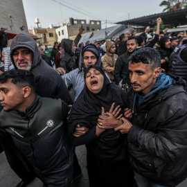 Funeral de los periodistas palestinos muertos en un ataque aéreo israelí nocturno en el campo de refugiados de Al Nuseirat, Franja de Gaza, el pasado 26 de diciembre de 2024.