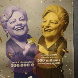 Un cartell promocional del sorteig de la Grossa de Cap d'Any en un supermercat