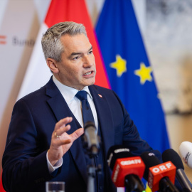 Foto de archivo del canciller austríaco en funciones, Karl Nehammer, durante un acto oficial.