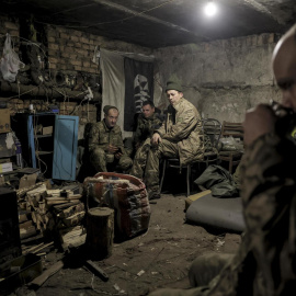 Donetsk (Ucrania), 02/01/2025.-Soldados del ejército ucraniano descansas en la región de Doneska conflict that has provoked destruction and a humanitarian crisis. (Rusia, Ucrania) EFE/EPA/24TH MECHANIZED BRIGADE OF UKRAINIAN ARMED FORCES HANDOUT HANDOUT EDITORIAL USE ONLY/NO SALES