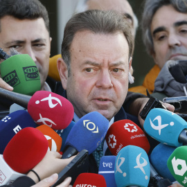 Emilio Cortés Bechiarelli, el abogado de David Sánchez, el hermano de Pedro Sánchez, se dirige a los medios, a 9 de enero de 2025.