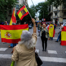 Concentrados en la Calle Ferraz de Madrid, junto a la sede del PSOE.