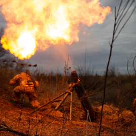 Unos soldados ucranianos preparan un ataque contra el Ejército ruso, a 26 de noviembre de 2023.