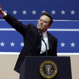 Elon Musk hace un gesto parecido al saludo nazi tras la investidura de Donald Trump, en Washington, a 20 de enero de 2025.
