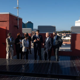 El presidente del Gobierno, la ministra de Vivienda y Agenda Urbana y el alcalde de Barcelona visitan una promoción de vivienda pública de alquiler asequible en Barcelona en una imagen de archivo.
