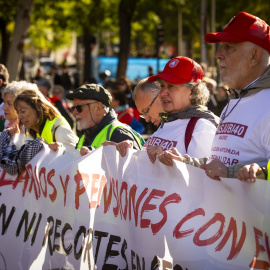 Decenas de personas durante la manifestación por las pensiones públicas celebrada en Madrid en octubre de 2024.