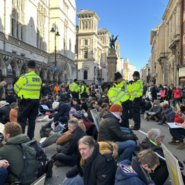 Una sentada pacífica de la plataforma Just Stop Oil.